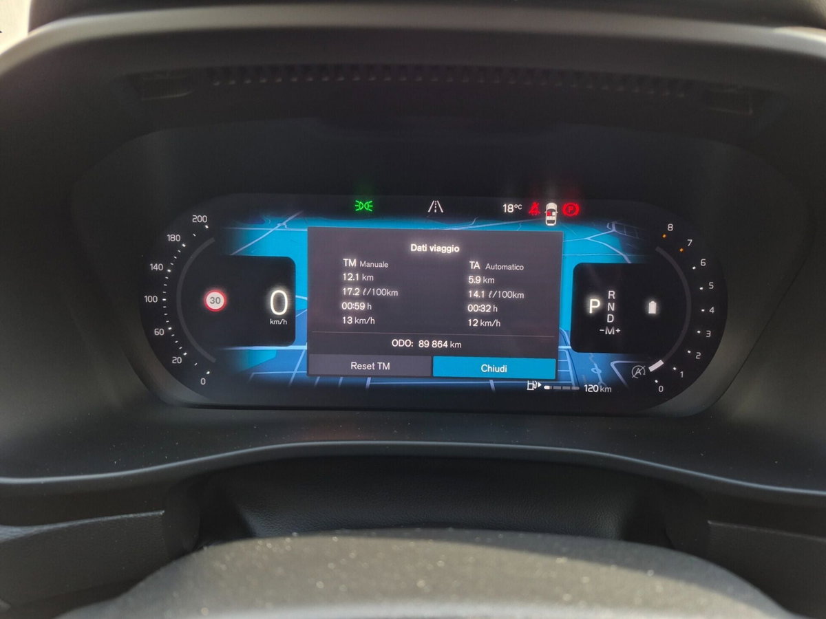 Volvo XC40 B3 automatico Essential (17)