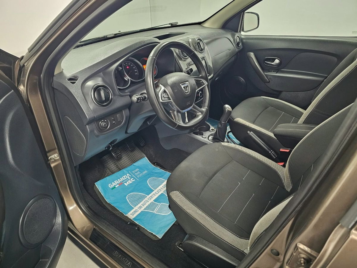 Dacia Sandero Stepway 1.0 TCe 100CV ECO-G 15th Anniversary (10)