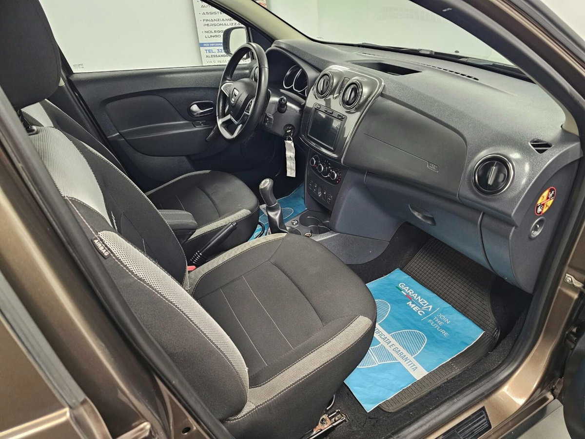 Dacia Sandero Stepway 1.0 TCe 100CV ECO-G 15th Anniversary (13)