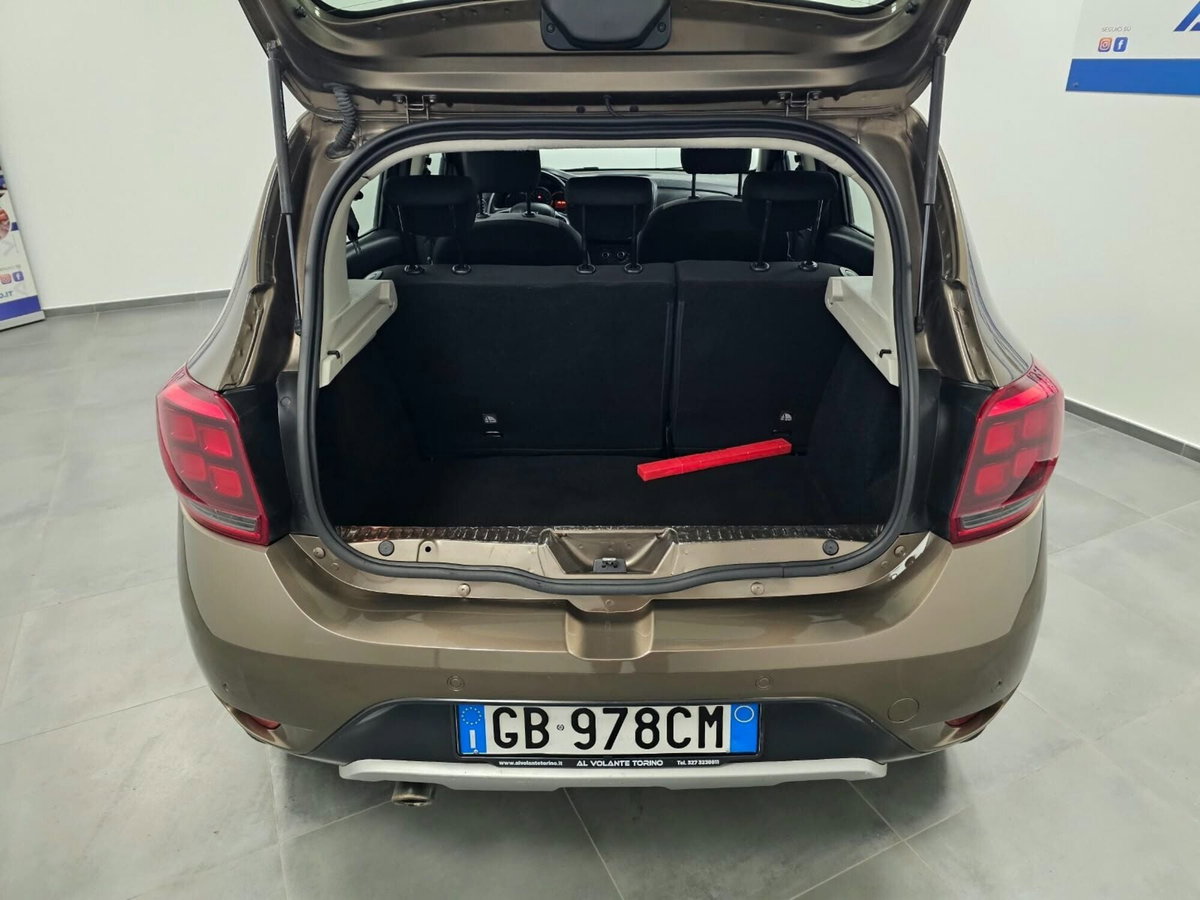 Dacia Sandero Stepway 1.0 TCe 100CV ECO-G 15th Anniversary (16)