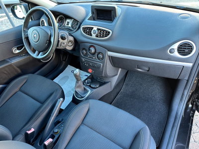 Renault Clio Storia 1.2 16V 5 porte Dynamique (11)