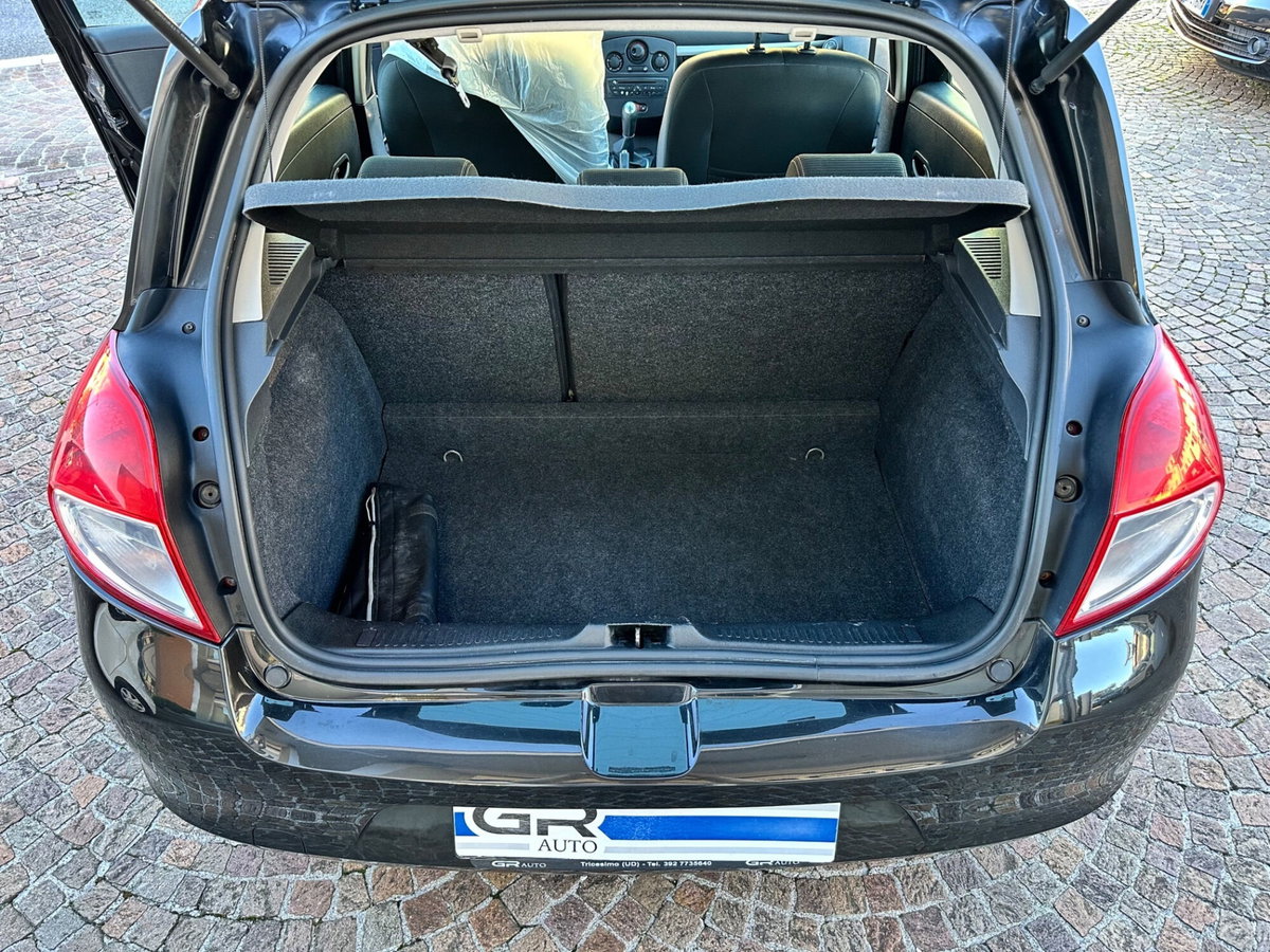 Renault Clio Storia 1.2 16V 5 porte Dynamique (20)