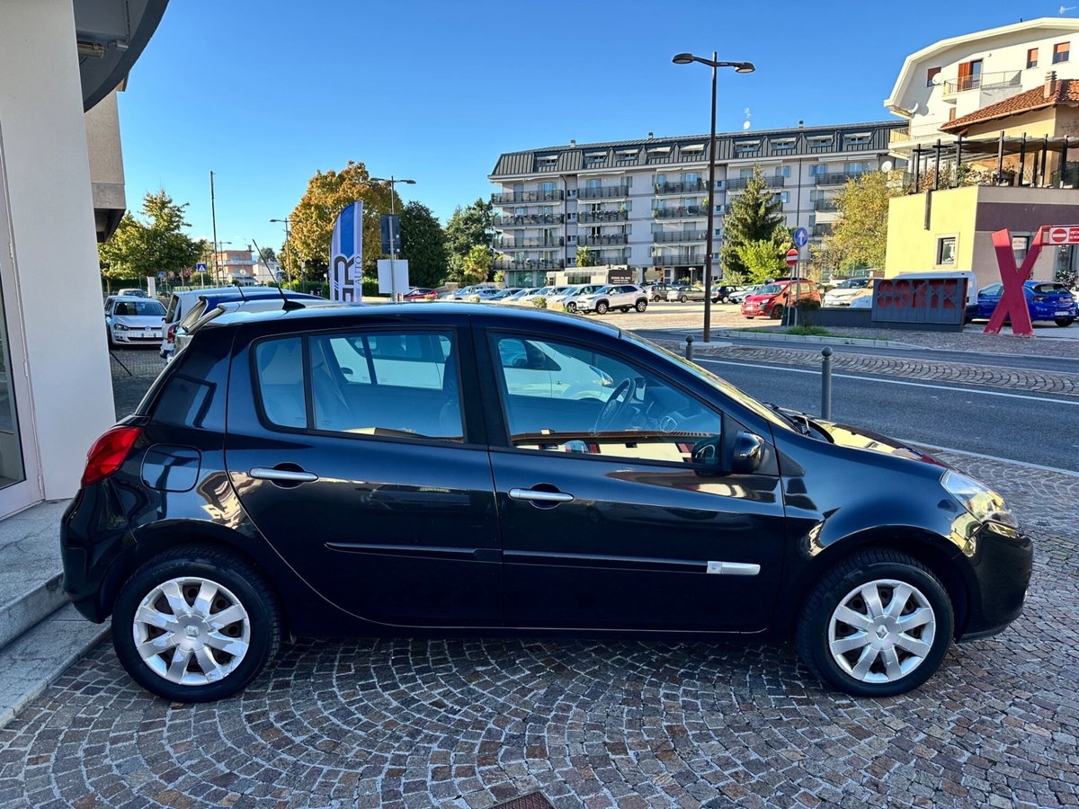 Renault Clio Storia 1.2 16V 5 porte Dynamique (4)