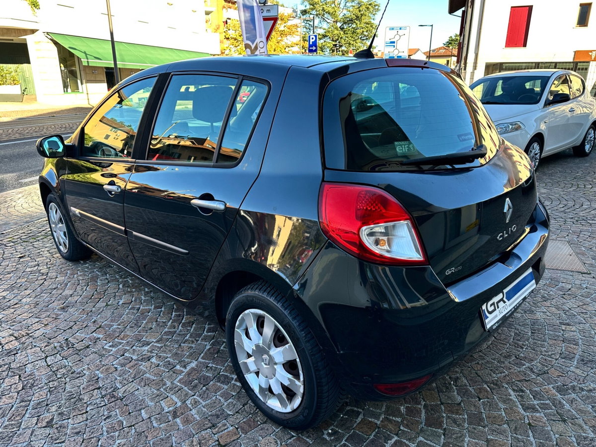 Renault Clio Storia 1.2 16V 5 porte Dynamique (6)