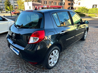 Renault Clio Storia 1.2 16V 5 porte Dynamique (8)
