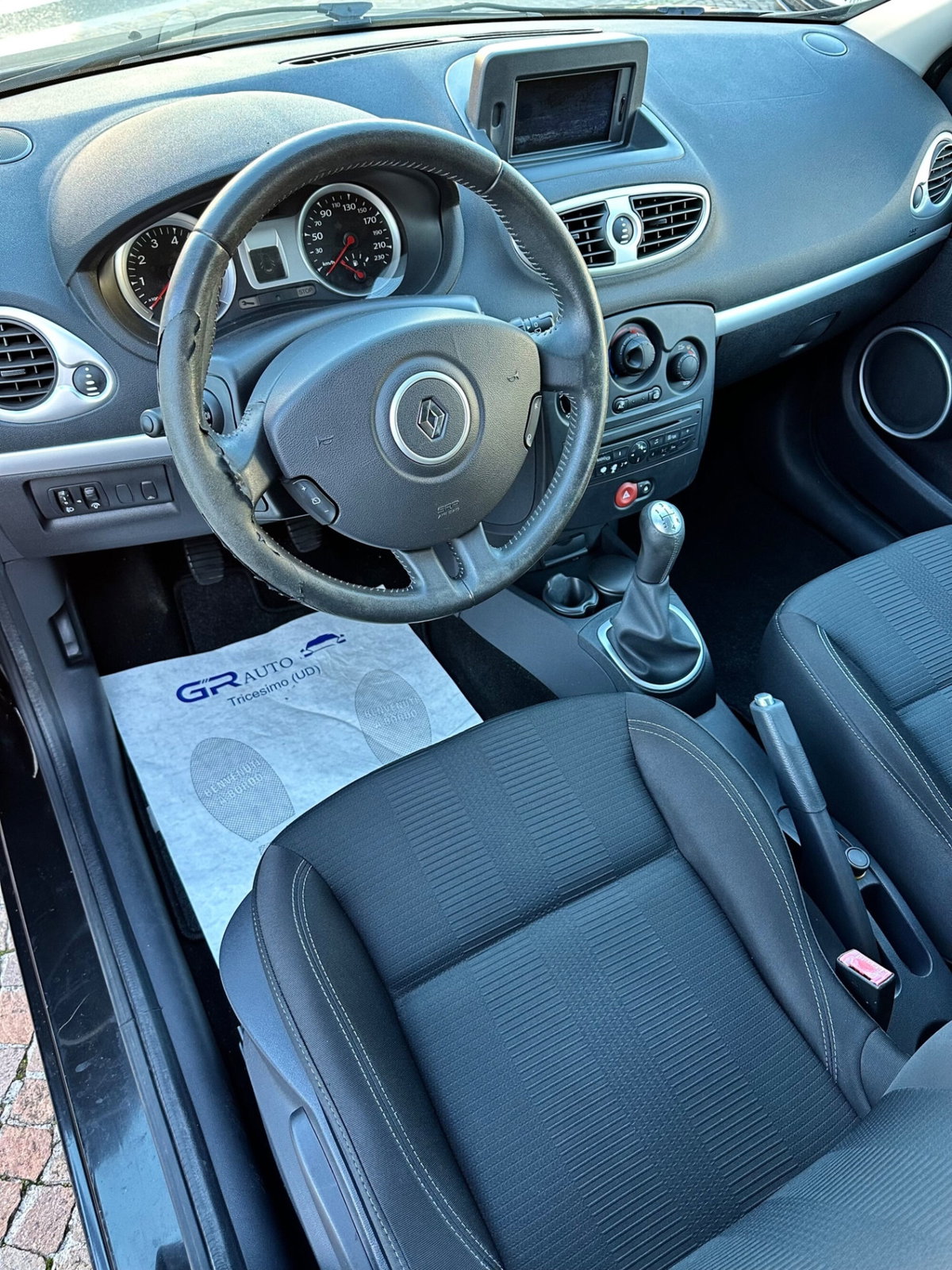 Renault Clio Storia 1.2 16V 5 porte Dynamique (9)