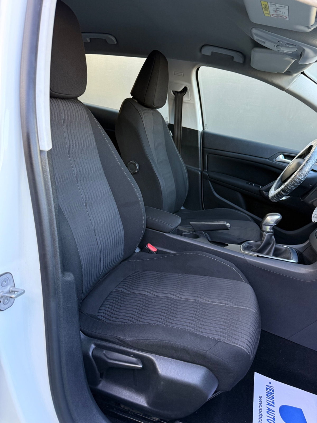 Peugeot 308 1.6 HDi 92 CV Active (14)