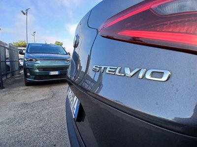 Alfa Romeo Stelvio Stelvio 2.2 Turbodiesel 180 CV AT8 RWD Super (14)
