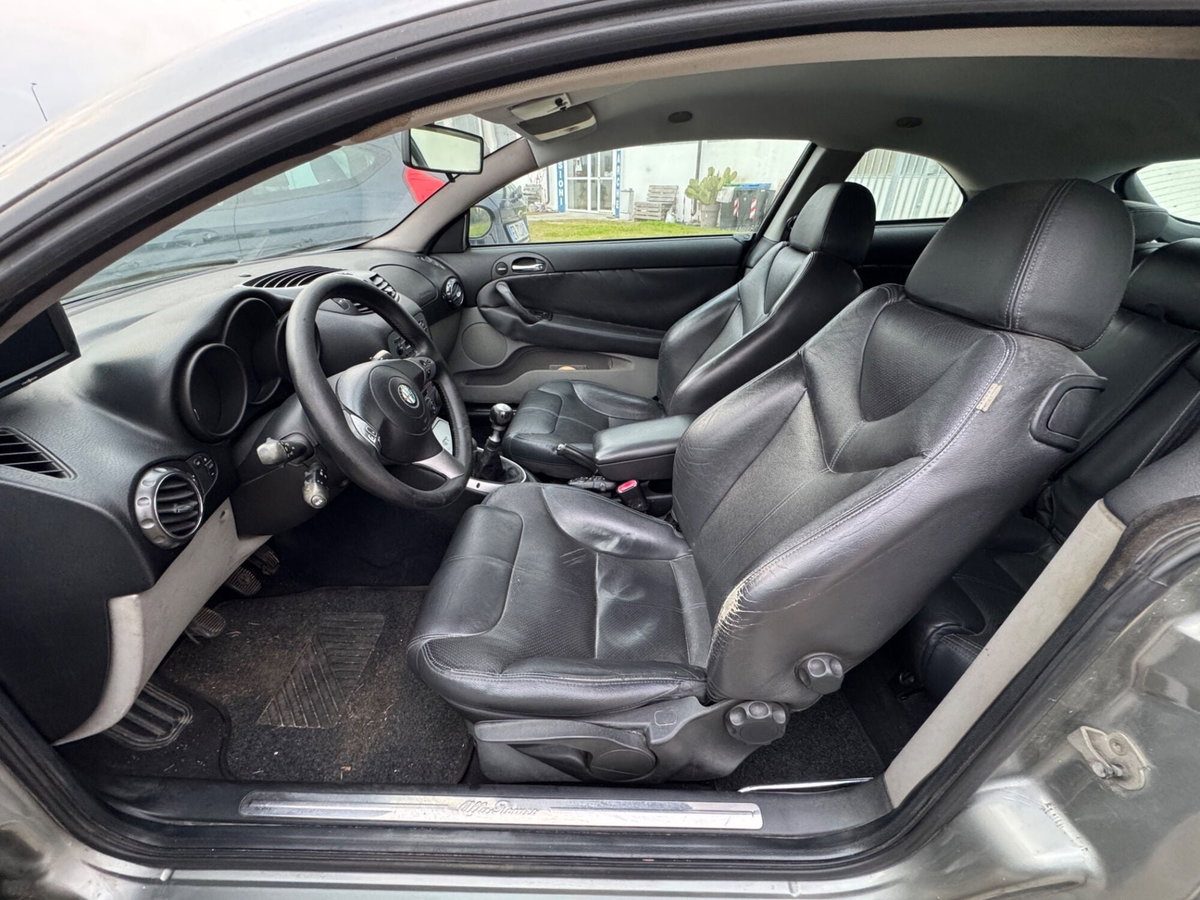 Alfa Romeo GT 1.9 MJT 16V Luxury (7)