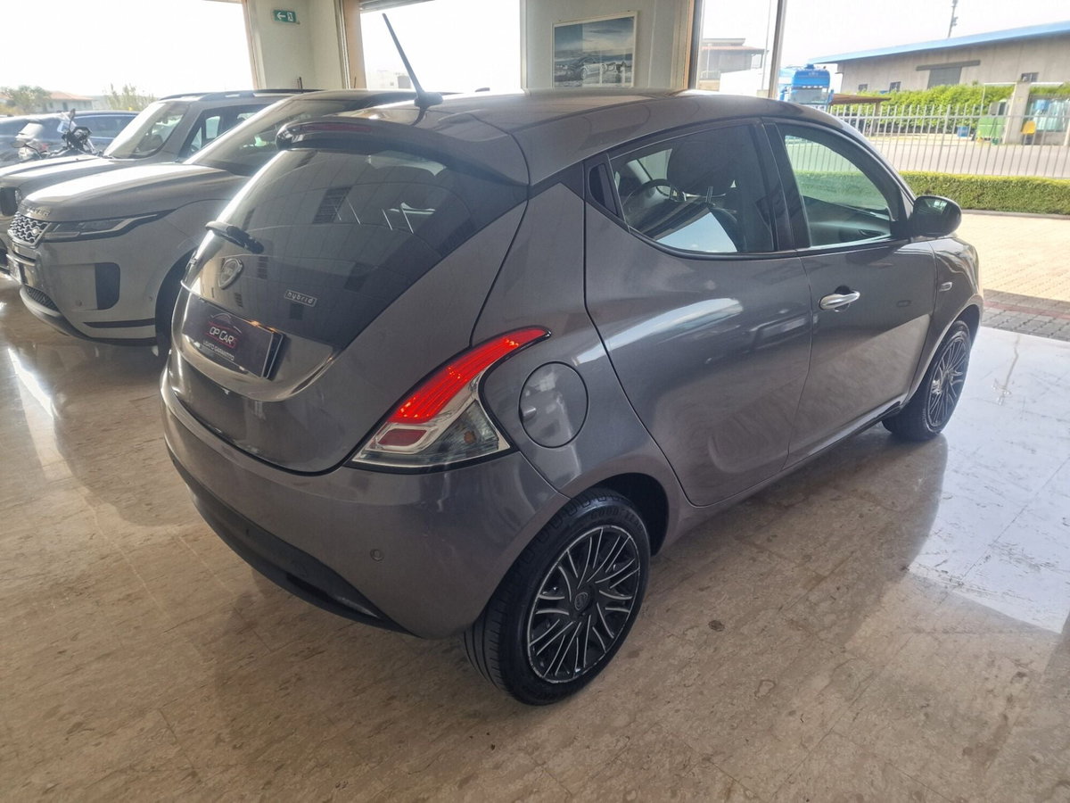 Lancia Ypsilon 1.0 FireFly 5 porte S&S Hybrid Gold Plus (3)