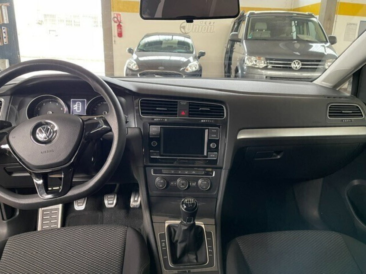 Volkswagen Golf 1.0 TSI 85 CV 5p. Trendline BlueMotion Technology (10)