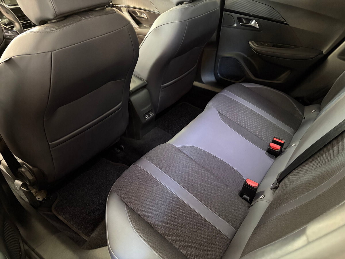 Peugeot 2008 PureTech 130 S&S Allure (10)