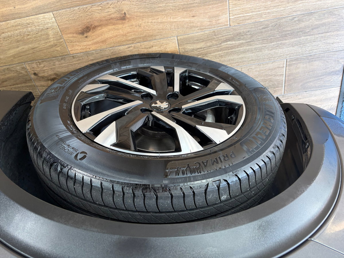 Peugeot 2008 PureTech 130 S&S Allure (11)