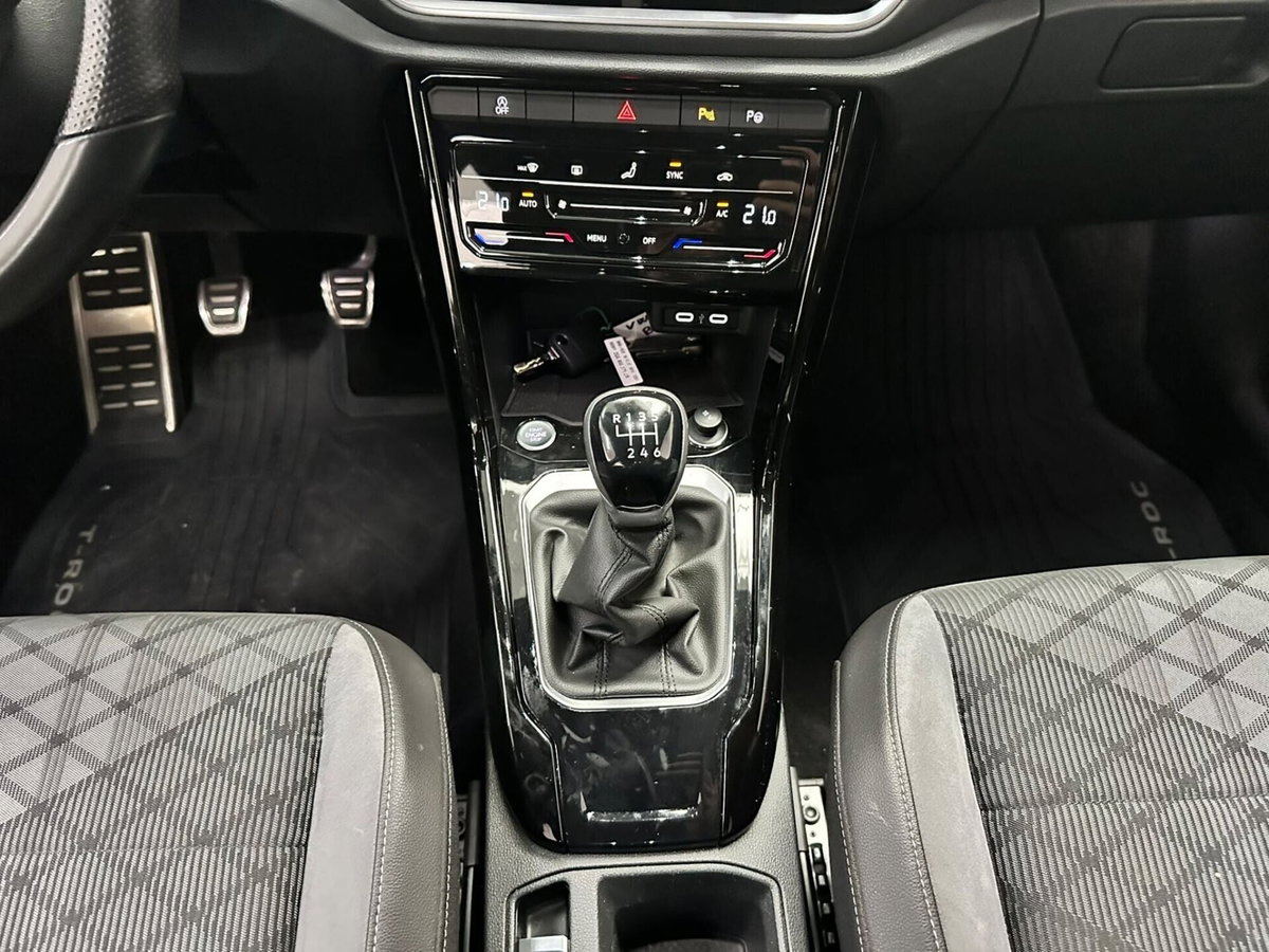 Volkswagen T-Roc 2.0 tdi R-Line 115cv (14)