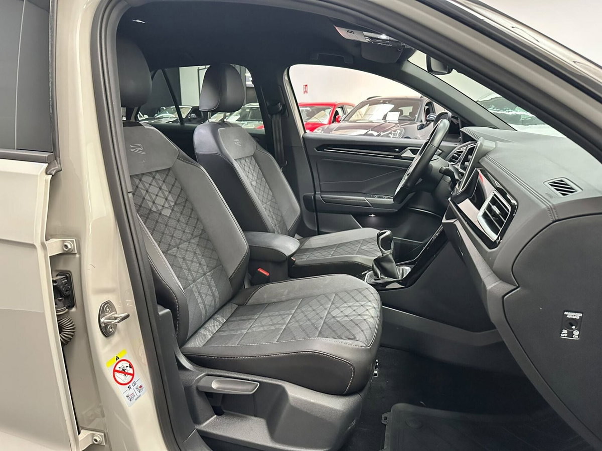Volkswagen T-Roc 2.0 tdi R-Line 115cv (18)