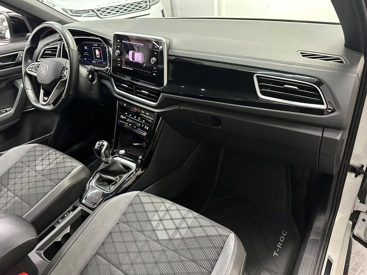 Volkswagen T-Roc 2.0 tdi R-Line 115cv (19)