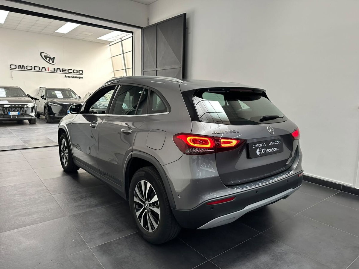 Mercedes-Benz GLA SUV 250 e Plug-in hybrid Automatic Premium (8)