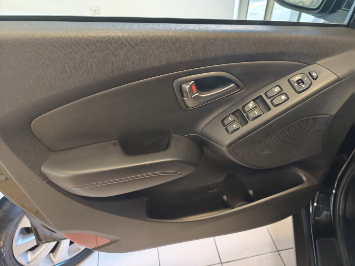 Hyundai ix35 1.7 CRDi 2WD Xpossible (17)