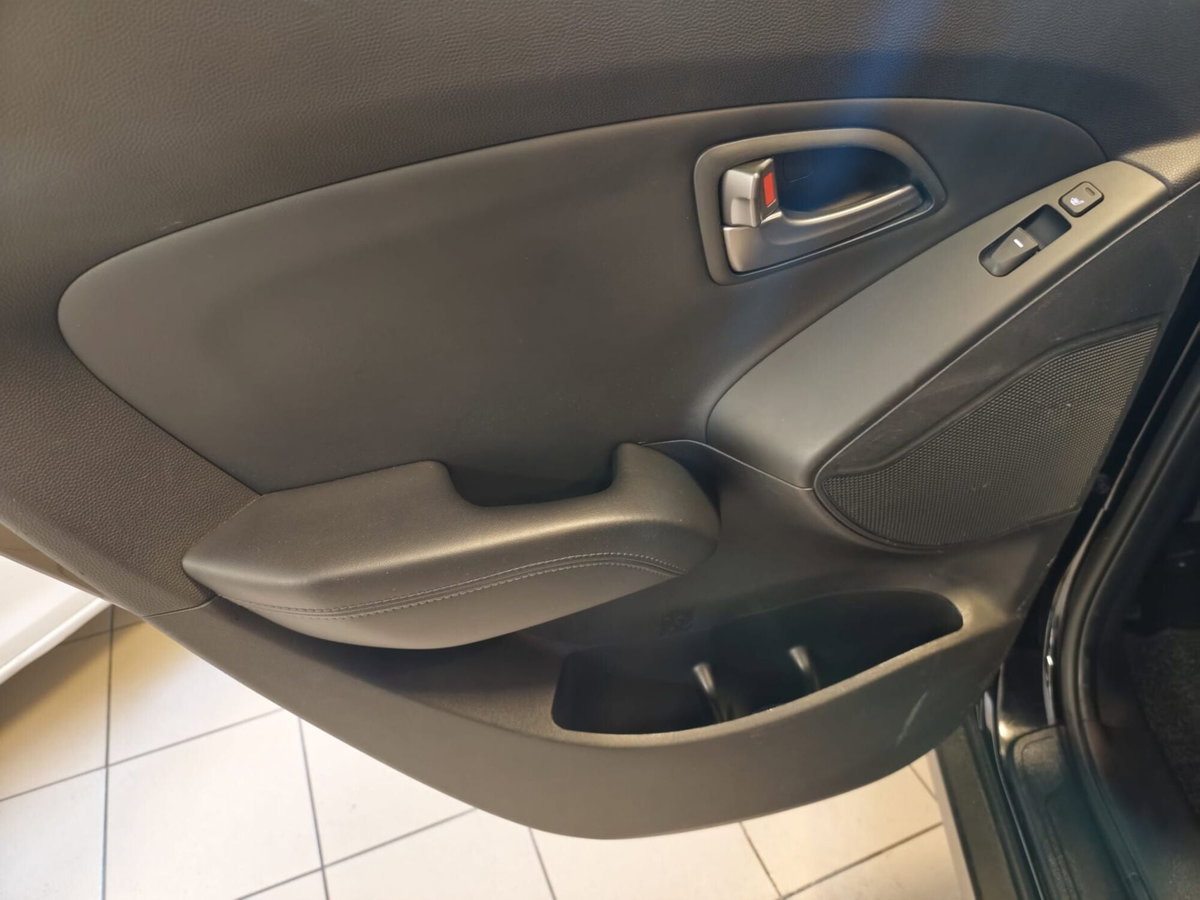 Hyundai ix35 1.7 CRDi 2WD Xpossible (18)