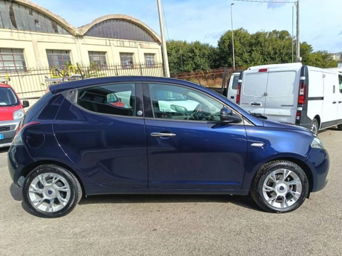 Lancia Ypsilon 1.3 MJT 16V 95 CV 5 porte S&S Platinum (5)