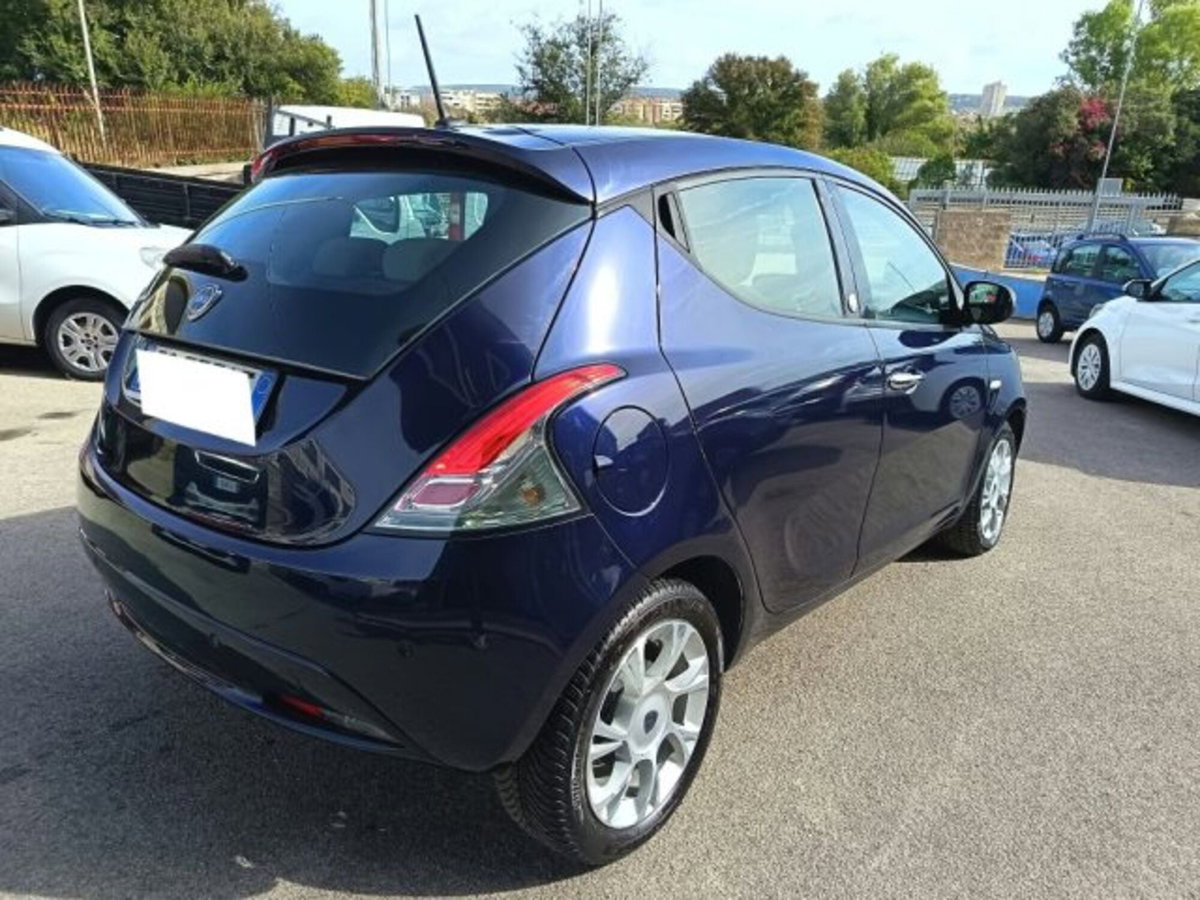 Lancia Ypsilon 1.3 MJT 16V 95 CV 5 porte S&S Platinum (7)