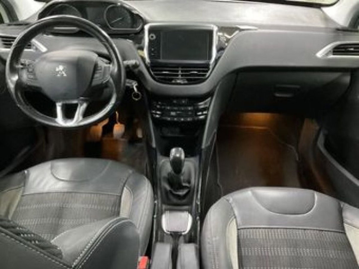 Peugeot 2008 Turbo 110 S&S Allure (8)
