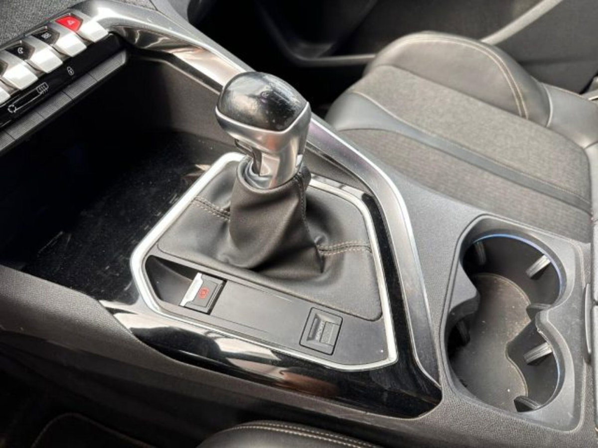 Peugeot 3008 BlueHDi 130 S&S EAT8 GT Line (10)