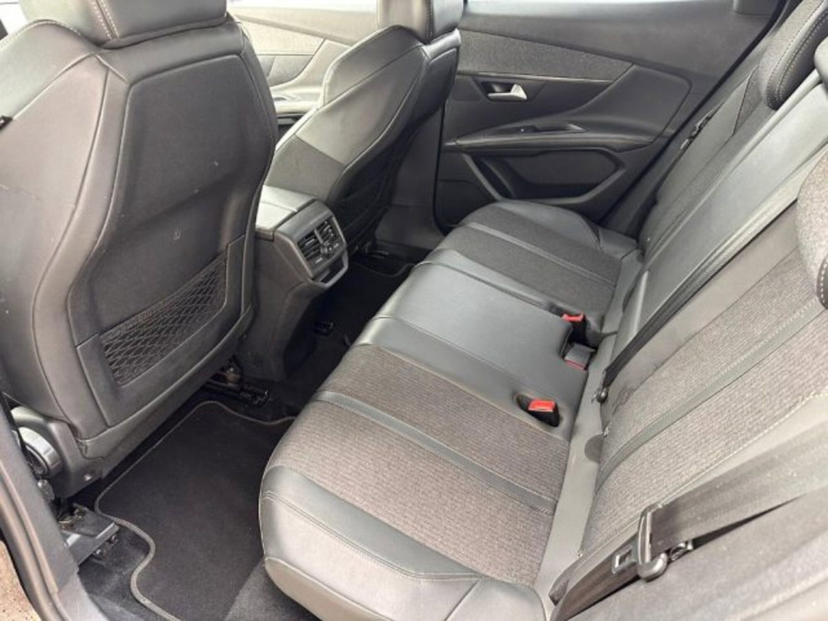 Peugeot 3008 BlueHDi 130 S&S EAT8 GT Line (11)