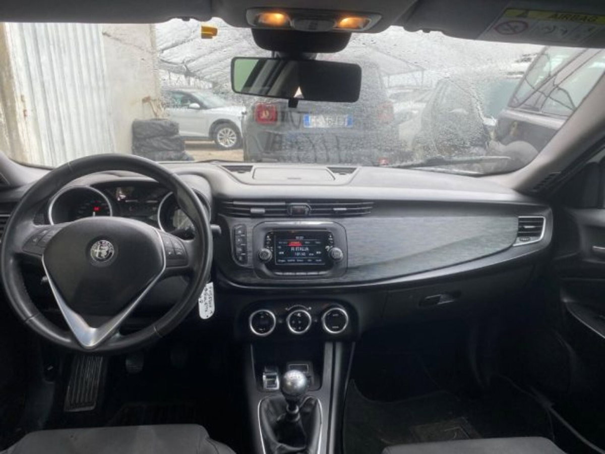 Alfa Romeo Giulietta 1.6 JTDm Super 120cv (8)