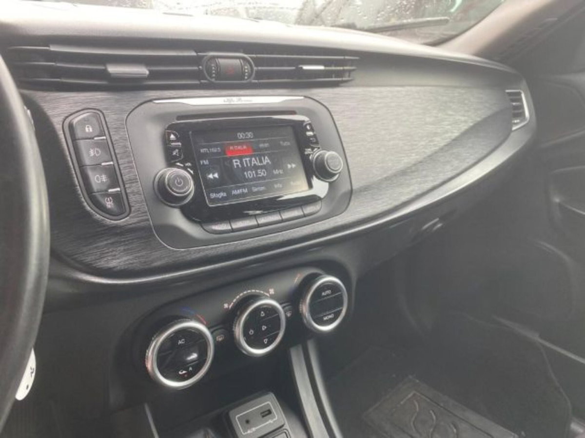Alfa Romeo Giulietta 1.6 JTDm Super 120cv (9)