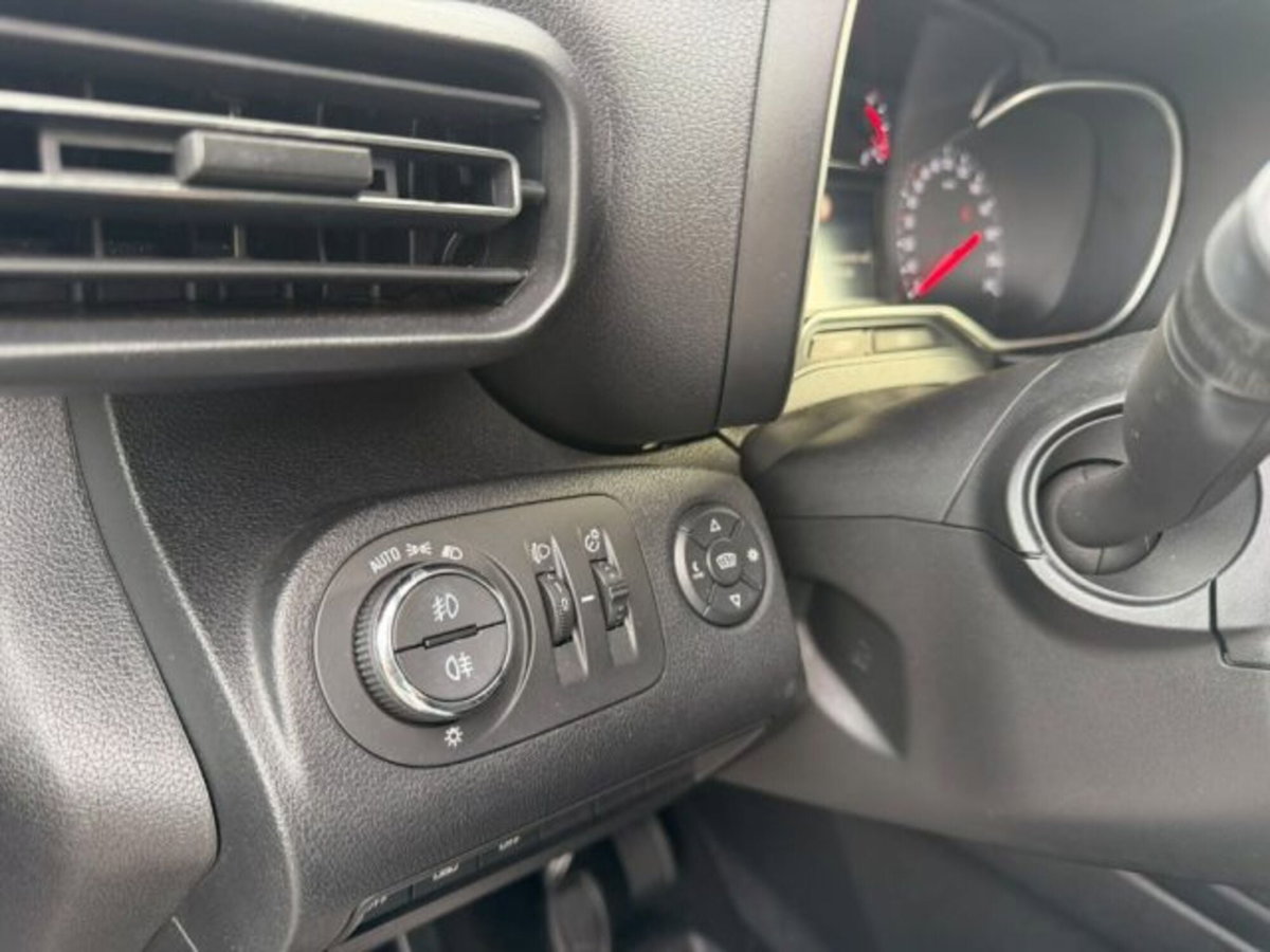 Opel Combo Life 1.2 110 CV S&S MT6 Advance XL (8)