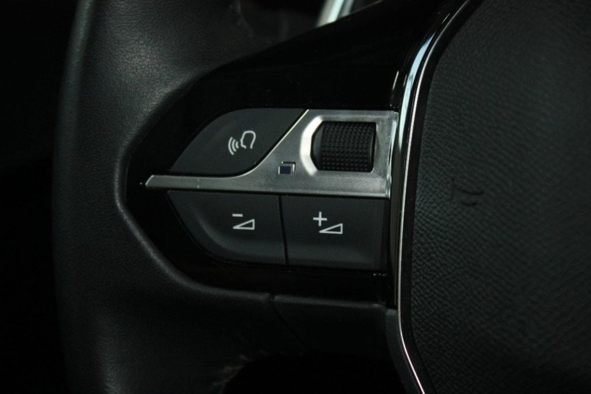 Peugeot 208 motore elettrico 136 CV 5 porte Allure Pack (10)