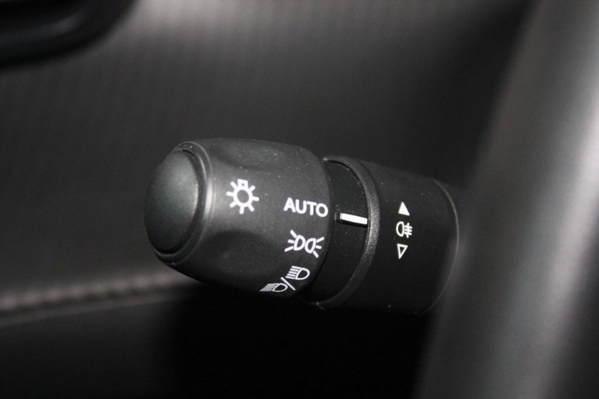 Peugeot 208 motore elettrico 136 CV 5 porte Allure Pack (14)