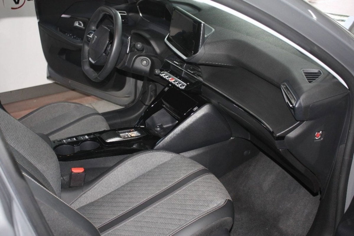 Peugeot 208 motore elettrico 136 CV 5 porte Allure Pack (7)
