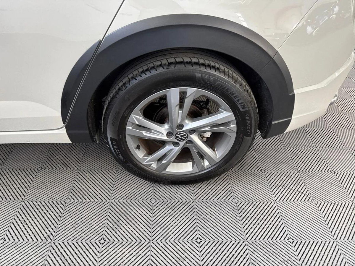 Volkswagen Taigo 1.0 TSI 110 CV DSG R-Line (9)