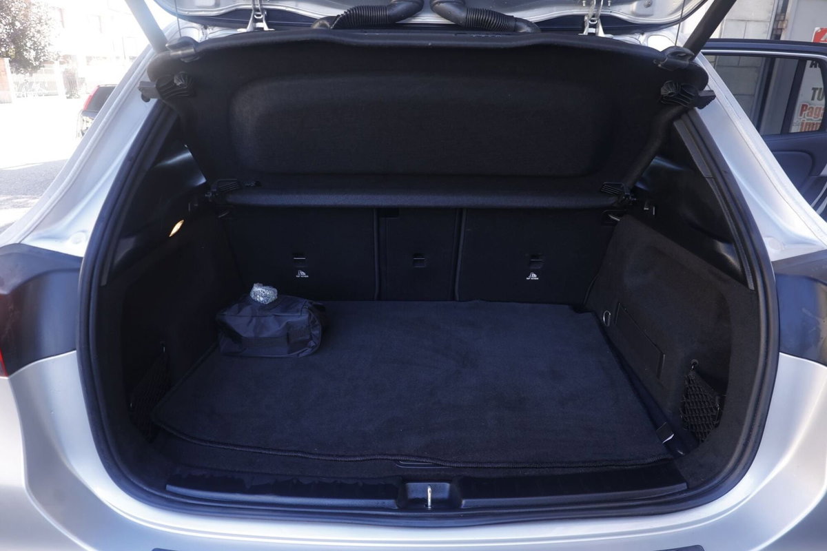 Mercedes-Benz GLA SUV 220 d Automatic Sport Plus (20)