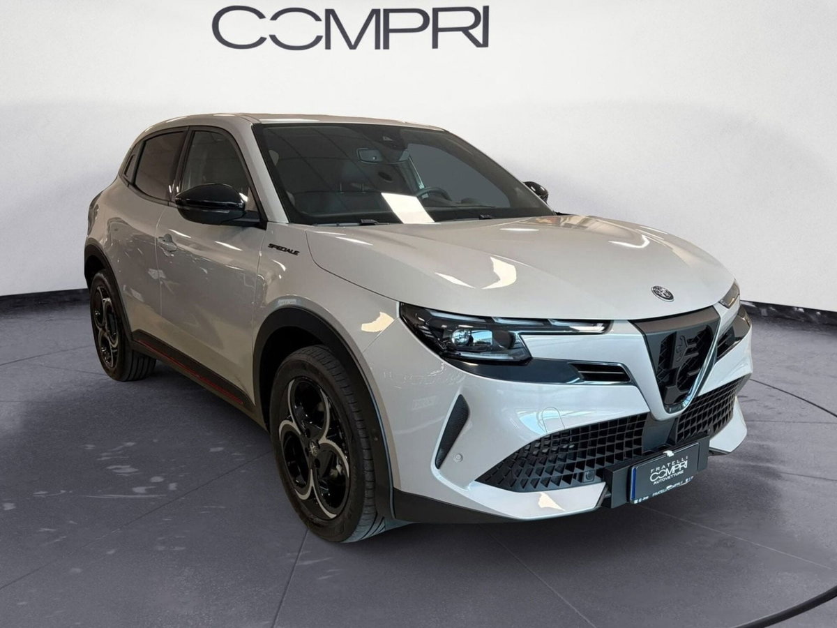 Alfa Romeo Junior 1.2 ibrida Speciale 145cv edct6 (2)