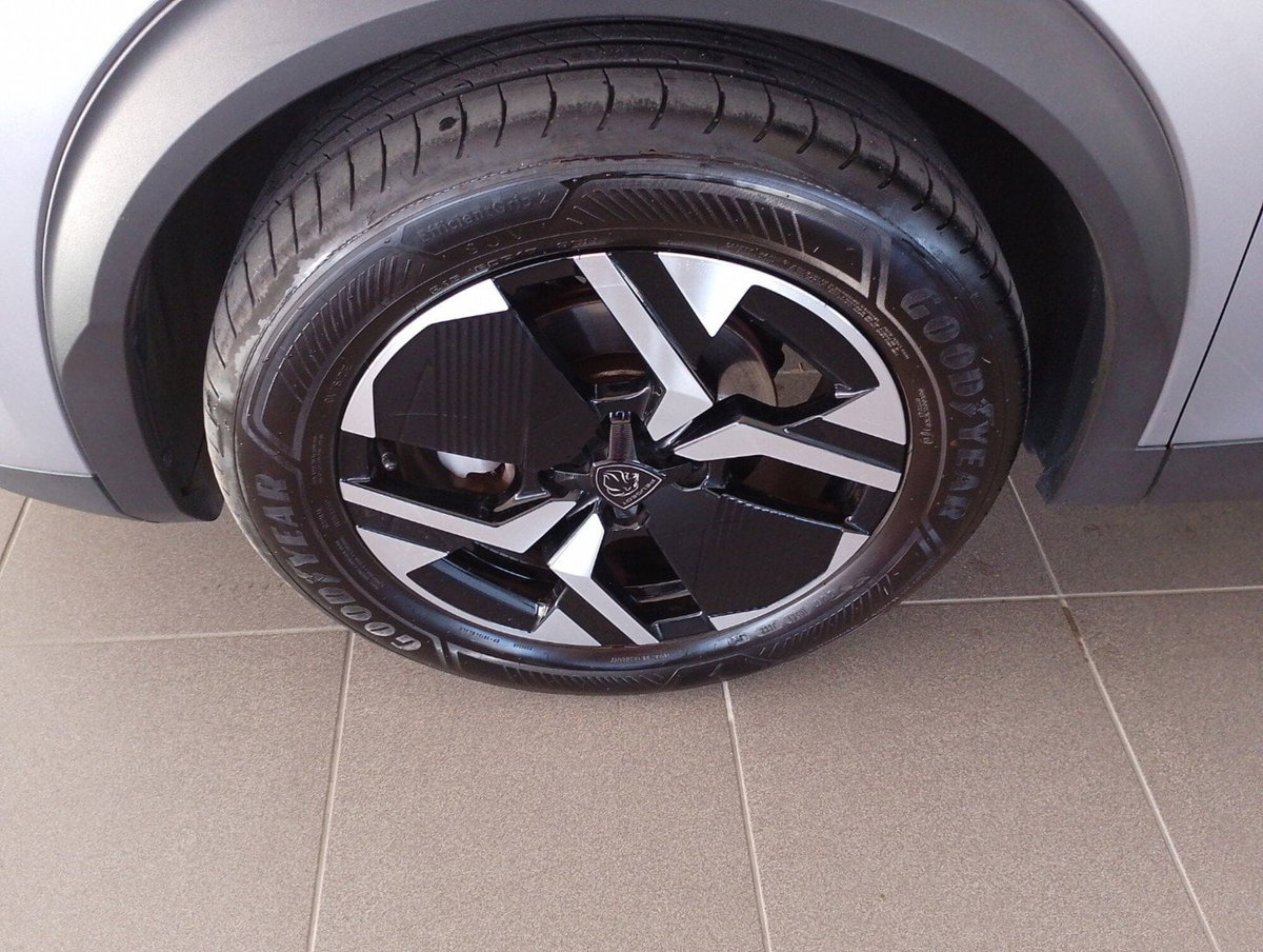 Peugeot 2008 1.2 turbo Allure 100cv (11)