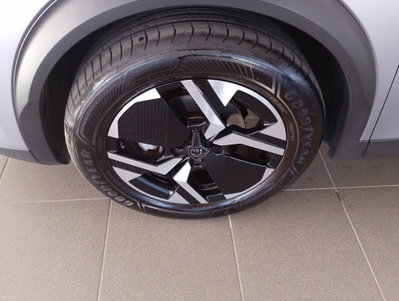 Peugeot 2008 1.2 turbo Allure 100cv (11)