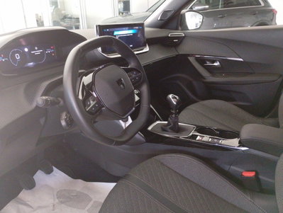 Peugeot 2008 1.2 turbo Allure 100cv (12)