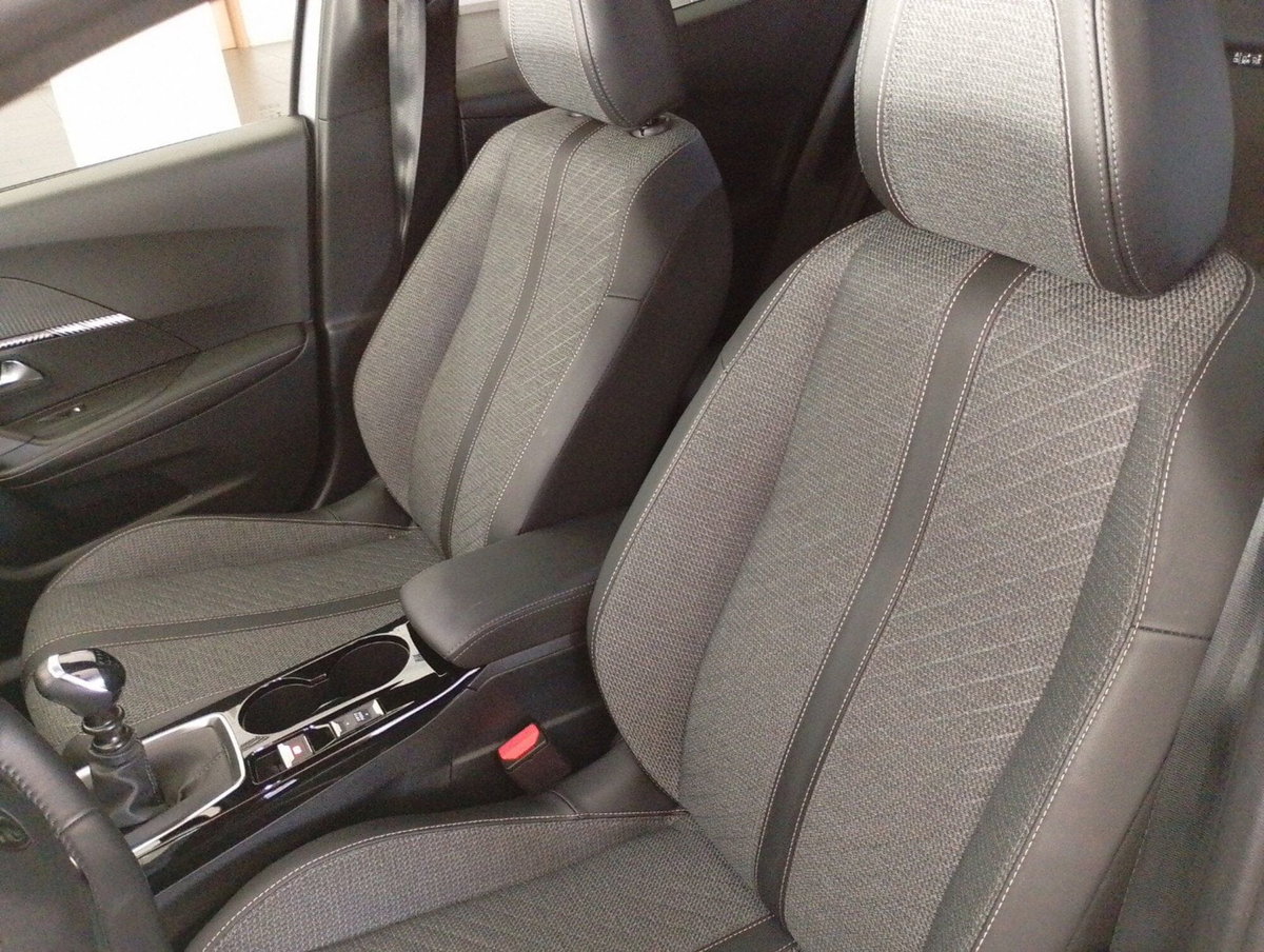 Peugeot 2008 1.2 turbo Allure 100cv (13)