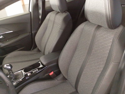 Peugeot 2008 1.2 turbo Allure 100cv (13)