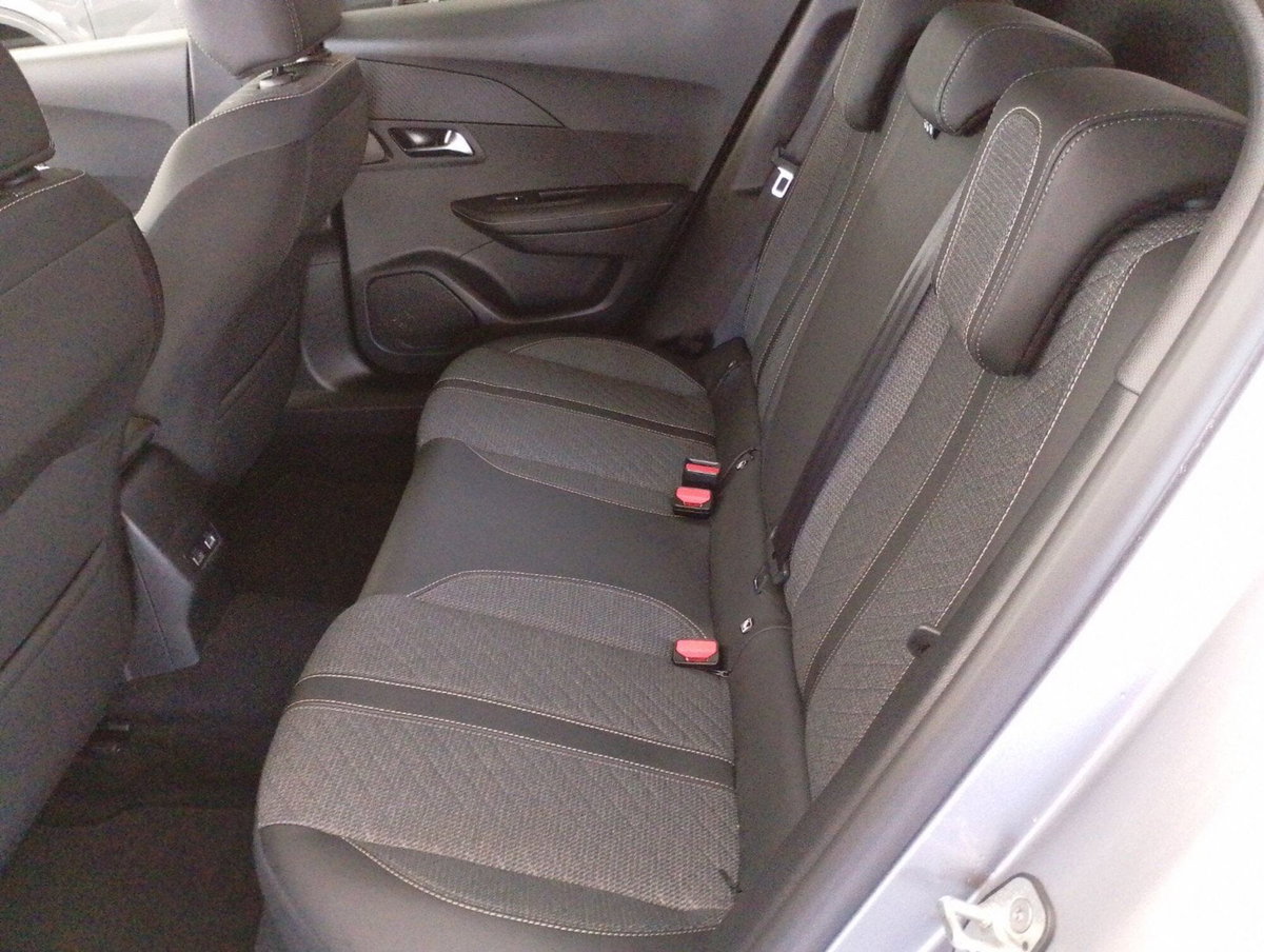 Peugeot 2008 1.2 turbo Allure 100cv (14)