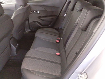Peugeot 2008 1.2 turbo Allure 100cv (14)