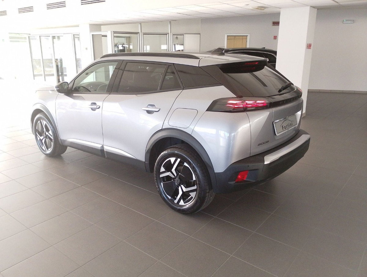 Peugeot 2008 1.2 turbo Allure 100cv (4)