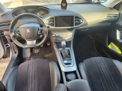 Peugeot 308 SW BlueHDi 120 S&S EAT6 Allure (11)