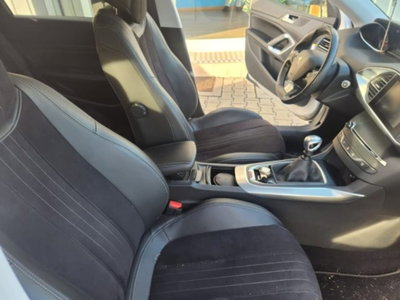 Peugeot 308 SW BlueHDi 120 S&S EAT6 Allure (14)