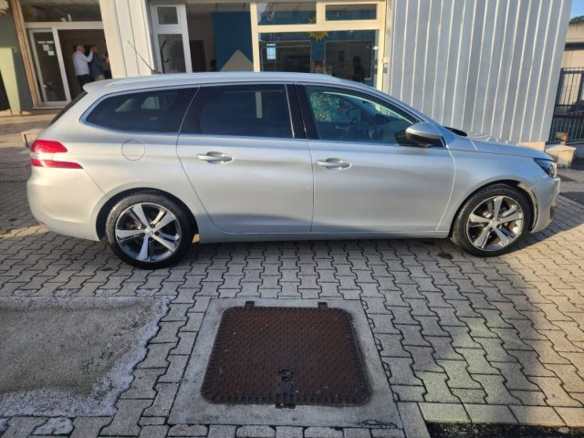Peugeot 308 SW BlueHDi 120 S&S EAT6 Allure (8)