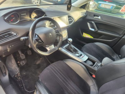 Peugeot 308 SW BlueHDi 120 S&S EAT6 Allure (9)