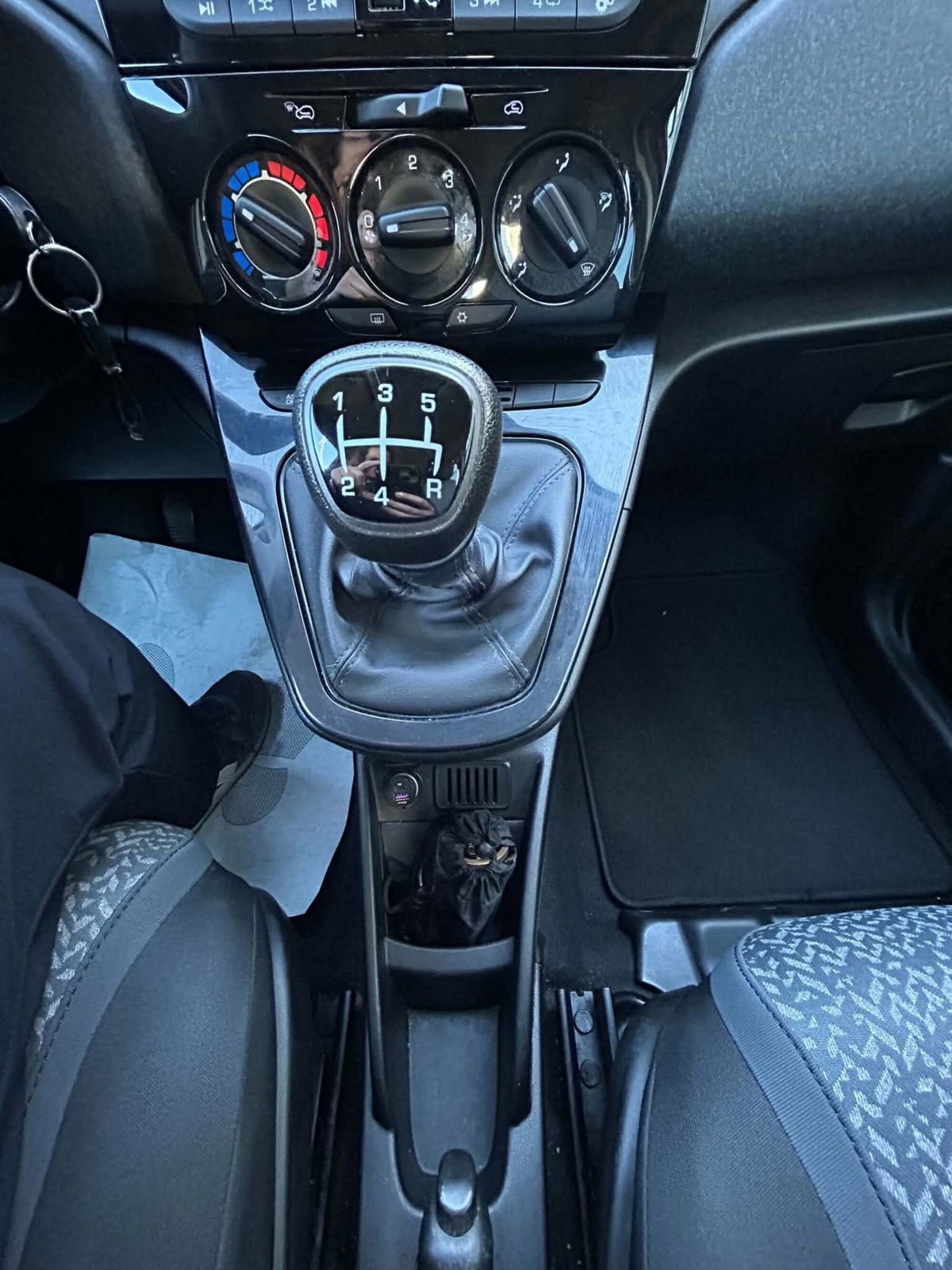 Lancia Ypsilon 1.2 69 CV 5 porte GPL Ecochic Alberta Ferretti (10)